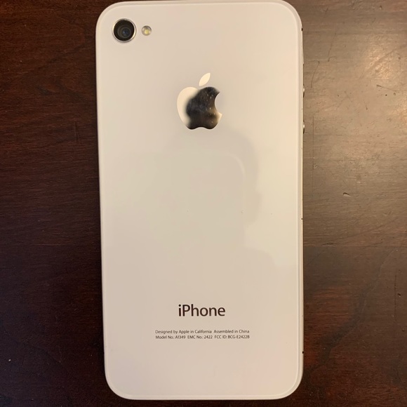 White IPhone4 & Charger (still in great condition) - Picture 3 of 3